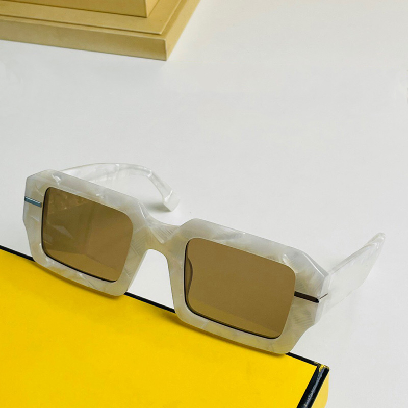 Mens Sunglasses 40045 Fashion Classic Marble White Frames Temples Big Letter Spelling Summer Men Driving Vacation Anti UV400 Designer Sunglasses Top Quality
Mens Sunglasses 40045 Fashion Classic Marble White Frames Temples Big Letter Spelling Summer Men Driving Vacation Anti UV400 Designer Sunglasses Top Quality