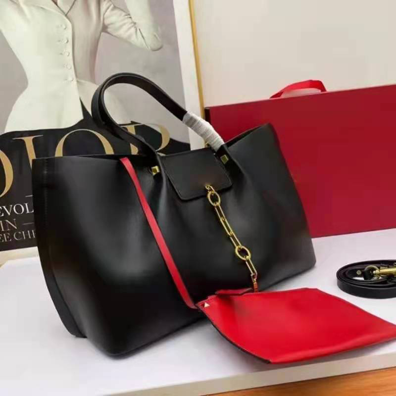 Shopping Bag Leather Designer Retro Versatile Fashion Casual Shoulder Crossbody Handbag Large Capacity Women's V Bag, Black
Shopping Bag Leather Designer Retro Versatile Fashion Casual Shoulder Crossbody Handbag Large Capacity Women's V Bag, Black