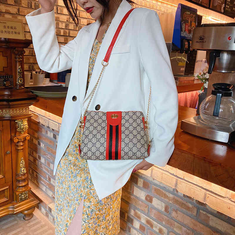 Small bag female new sling one shoulder bag buckle chain belt simple large capacity messenger bag Purses_L1V9, Red
Small bag female new sling one shoulder bag buckle chain belt simple large capacity messenger bag Purses_L1V9, Red