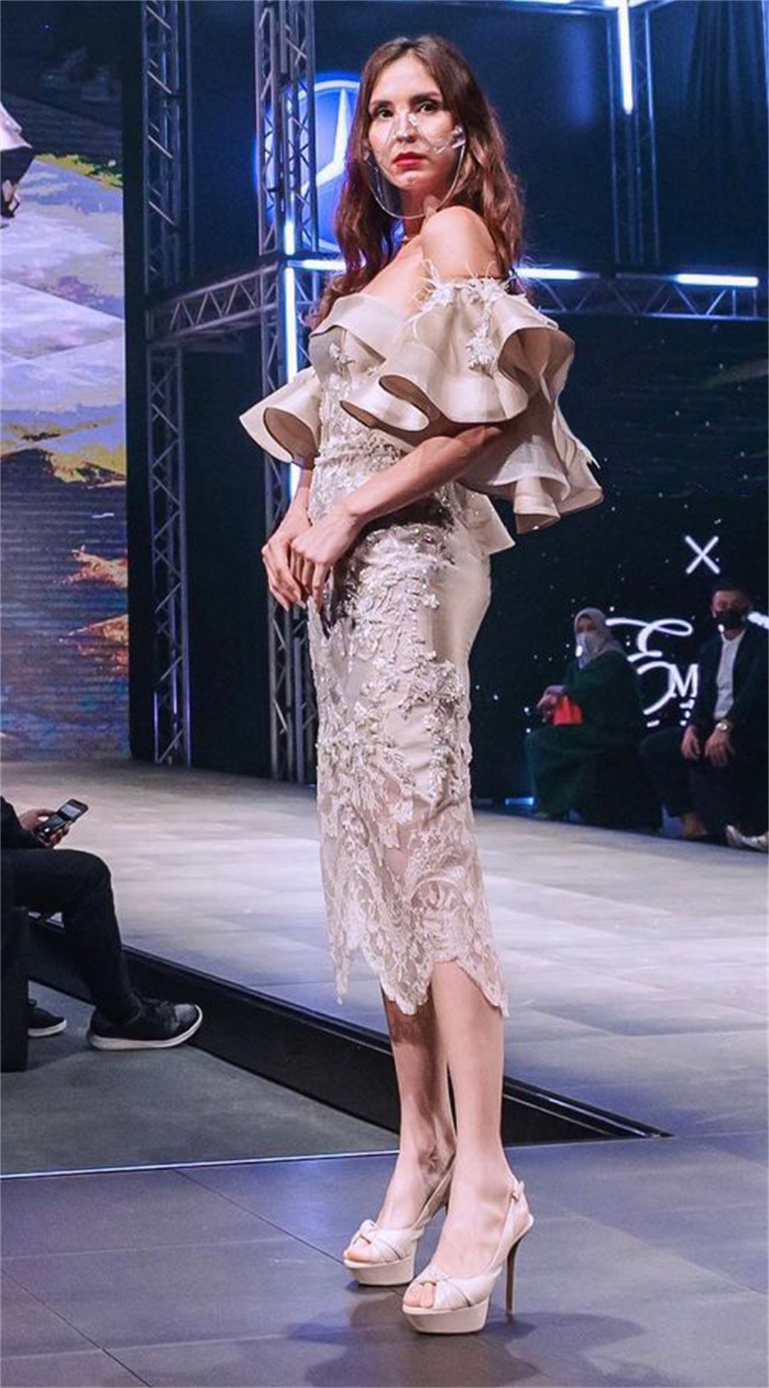 Gorgeous Off Shoulder Prom Dresses Cap Sleeves Feathers Lace Appliques Evening Dress Custom Made Tea Length Back Split Party Gown