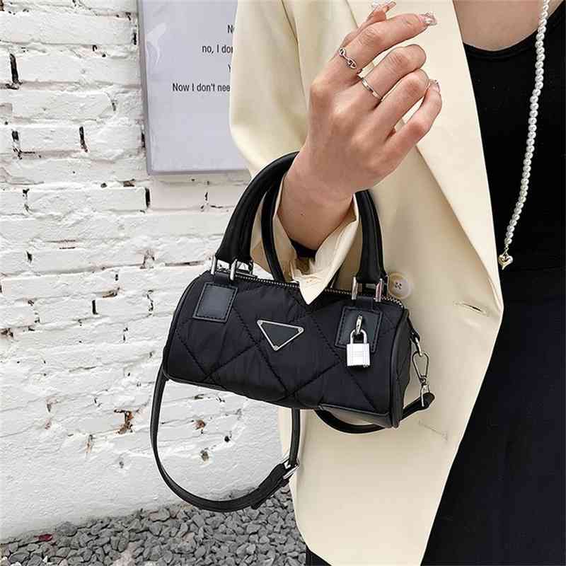 Purse Jorge autumn and winter new handbag women's 2022 one shoulder messenger bag leisure nylon cylinder bag small bag OutletCBLP, Black
Purse Jorge autumn and winter new handbag women's 2022 one shoulder messenger bag leisure nylon cylinder bag small bag OutletCBLP, Black