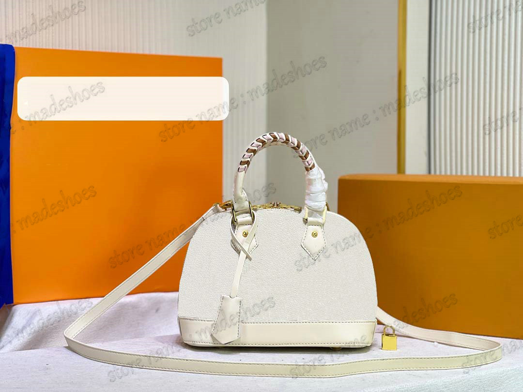 2022SS SPRING IN THE CITY ALMA BB Tote Bag N45294 Damier Azur coated canvas Shoulder Bags Braided Toron Top Handle Bag With Padlock Leather key bell Double zip
2022SS SPRING IN THE CITY ALMA BB Tote Bag N45294 Damier Azur coated canvas Shoulder Bags Braided Toron Top Handle Bag With Padlock Leather key bell Double zip
