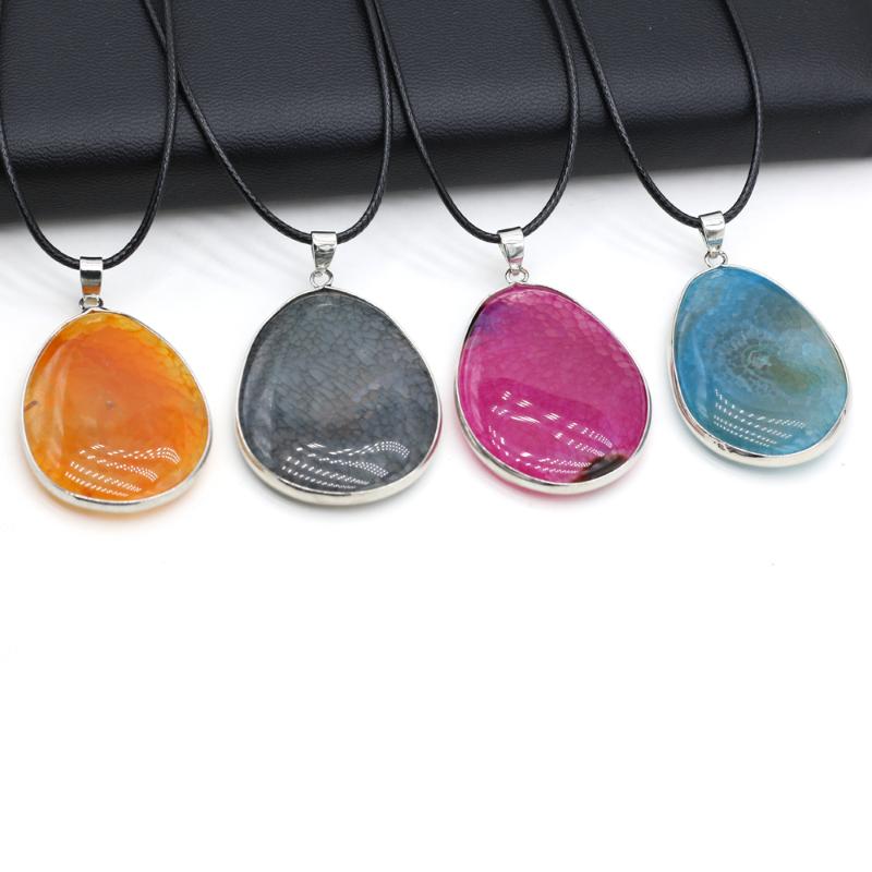 Pendant Necklaces Natural Stone Blue Green Red Dragon Bone Agates Wax Thread Necklace For Women Jewelry Gift Size 28x42-30x45mm Length 40cmP
Pendant Necklaces Natural Stone Blue Green Red Dragon Bone Agates Wax Thread Necklace For Women Jewelry Gift Size 28x42-30x45mm Length 40cmP