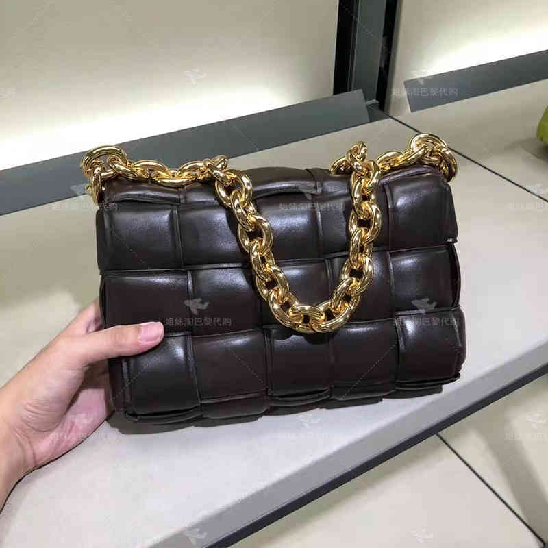 Bottegas Venetas Handbags Cassette Designer Buy Jodie Thick Chain Woven Oblique Span Tofu Bag Pillow Women's, Red
Bottegas Venetas Handbags Cassette Designer Buy Jodie Thick Chain Woven Oblique Span Tofu Bag Pillow Women's, Red