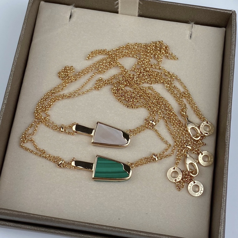 Bugar Ice Cream Jewelry Set Necklace Earring Bracelet Three-piece Counter Highest Quality Official Replica Natural Malachite White Fritillary
Bugar Ice Cream Jewelry Set Necklace Earring Bracelet Three-piece Counter Highest Quality Official Replica Natural Malachite White Fritillary