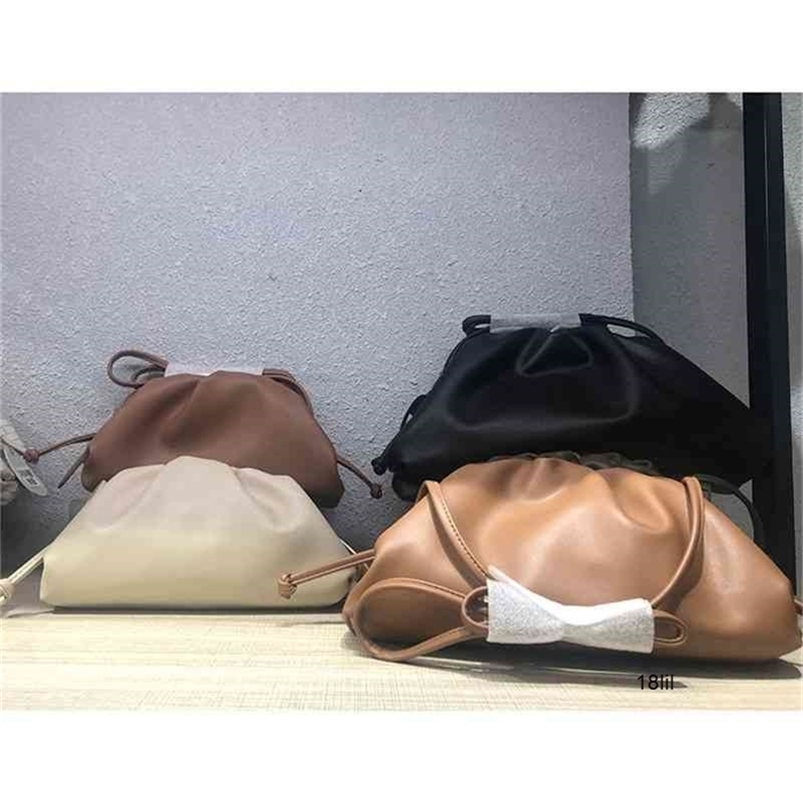 Bevan designer bottegas & venetas hands cloud Bag Mini dumpling one shoulder cross soft leather womens bag UZS8 AEFR, Sky blue
Bevan designer bottegas & venetas hands cloud Bag Mini dumpling one shoulder cross soft leather womens bag UZS8 AEFR, Sky blue