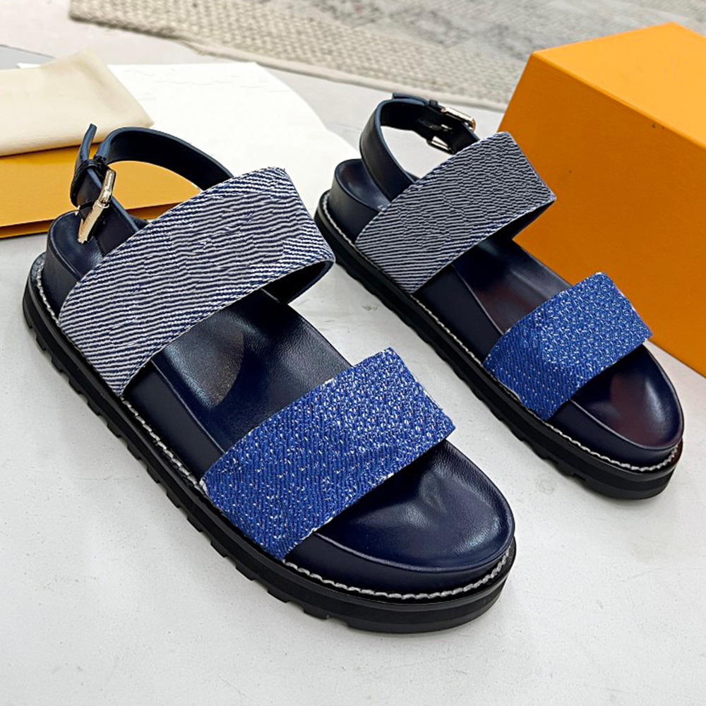 PASEO FLAT COMFORT SANDALS Re interpretation of one of the two front straps in summer denim A back strap with brands graphic logo and calfskin designer sandal, Shipping supplement
PASEO FLAT COMFORT SANDALS Re interpretation of one of the two front straps in summer denim A back strap with brands graphic logo and calfskin designer sandal, Shipping supplement