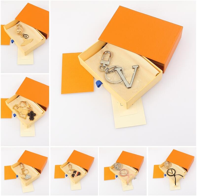 Fashion Keychain Designer Brand Key Chain Men Car Keyring Women Buckle Keychains Bags Pendant Exquisite Gift With Box
Fashion Keychain Designer Brand Key Chain Men Car Keyring Women Buckle Keychains Bags Pendant Exquisite Gift With Box