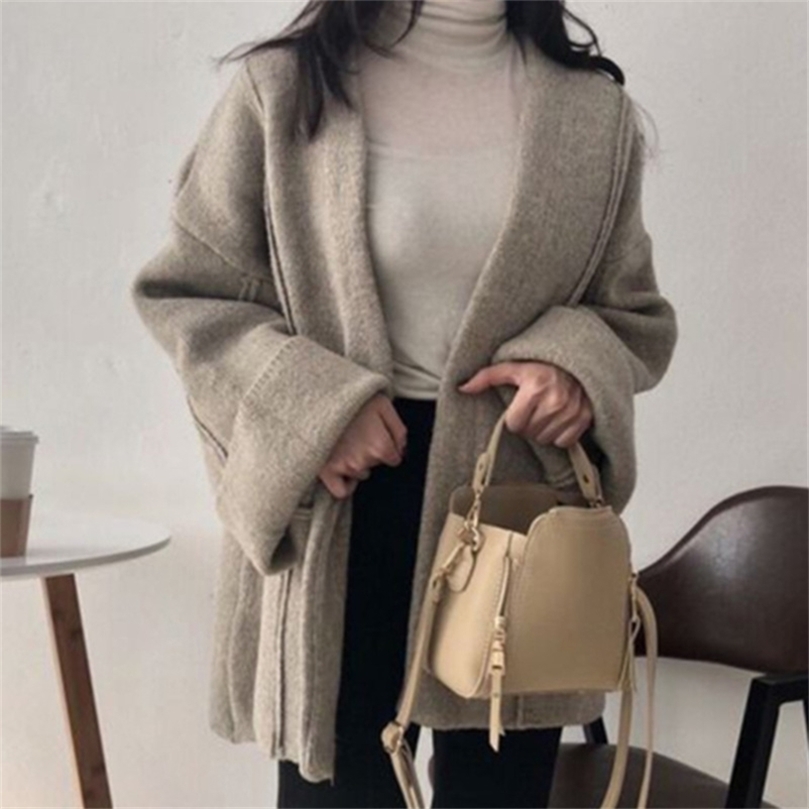 EWQ Autumn Ladies Short Woolen Coat Loose Flared Sleeves All-match Bat Sleeved Cardigan Solid Coats Ladies Plus Size QB366 201222