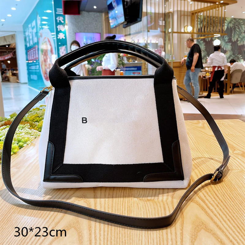 2022 Canvas Totes Shoulder Bags designer bag the tote bag woman luxury handbag shopping handbags purses fashion cross body, Contact seller
2022 Canvas Totes Shoulder Bags designer bag the tote bag woman luxury handbag shopping handbags purses fashion cross body, Contact seller