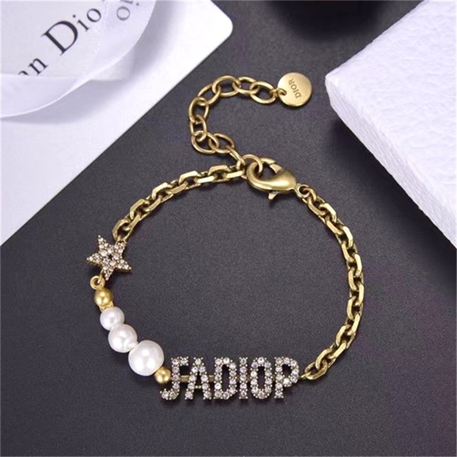 trend 20% OFF designer jewelry D di Pearl women's Rhinestone advanced sense Bracelet accessories Light luxury style, versatile personality
trend 20% OFF designer jewelry D di Pearl women's Rhinestone advanced sense Bracelet accessories Light luxury style, versatile personality