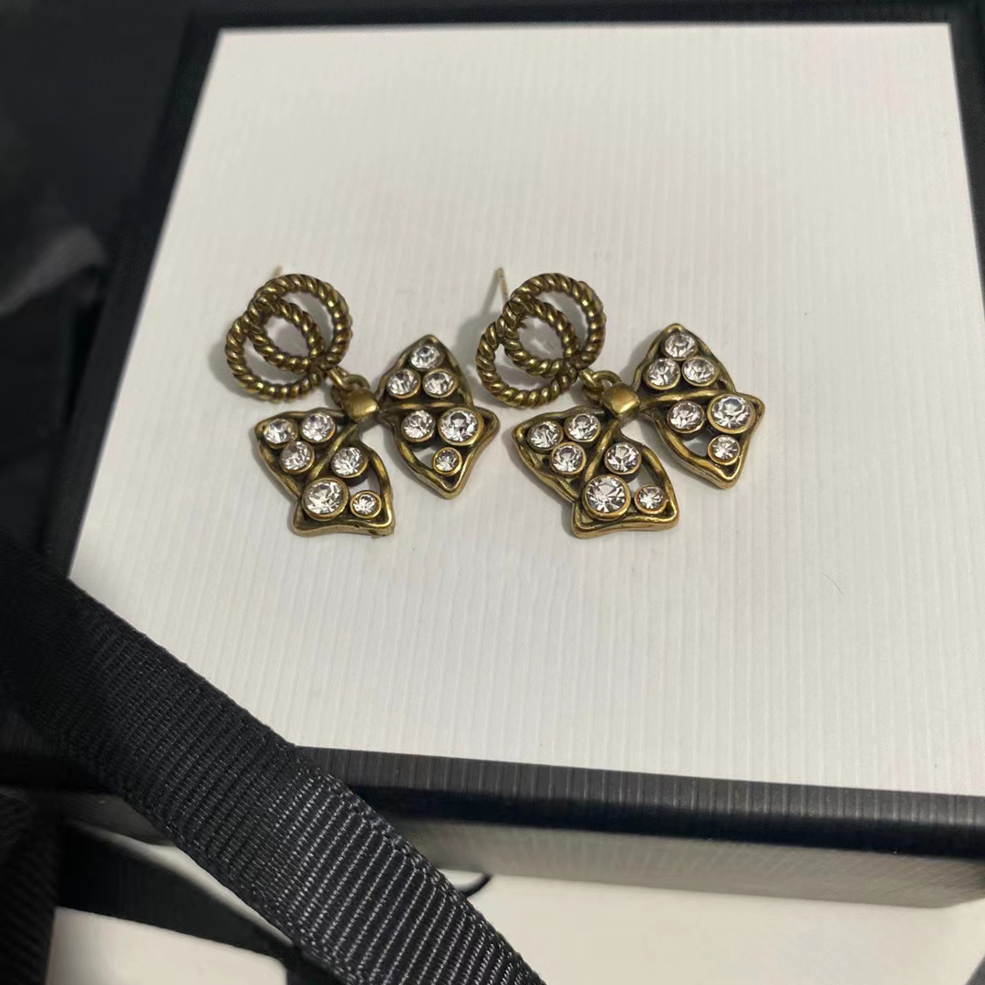 Women Brand Fashion Cute crystal Butterfly stud earrings female vintage Crystal Diamond earringsanimal jewelry wedding accessories
Women Brand Fashion Cute crystal Butterfly stud earrings female vintage Crystal Diamond earringsanimal jewelry wedding accessories