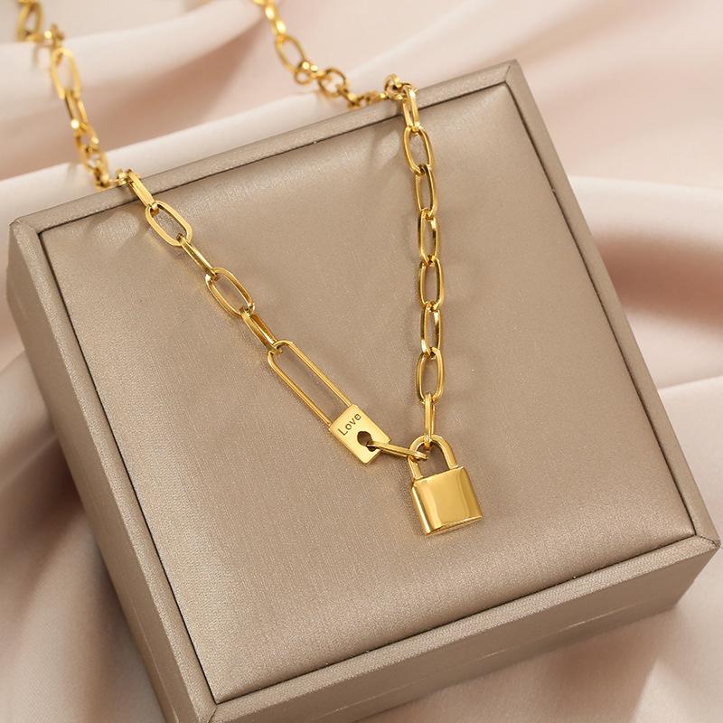 Chains 316L Stainless Steel Letter Love Lock Pendant Thick Chain Necklace Female Fashion Retro Exaggerated Punk Style PartyChains
Chains 316L Stainless Steel Letter Love Lock Pendant Thick Chain Necklace Female Fashion Retro Exaggerated Punk Style PartyChains