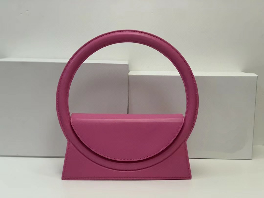 Round Top Handle Flaps Bags Le Sac Designer Handbags Bone White Leather French Slutty Style Beautiful Hand Bags Baguette Gold Hardware Metal Letter Hasp Shoulder Bag
Round Top Handle Flaps Bags Le Sac Designer Handbags Bone White Leather French Slutty Style Beautiful Hand Bags Baguette Gold Hardware Metal Letter Hasp Shoulder Bag