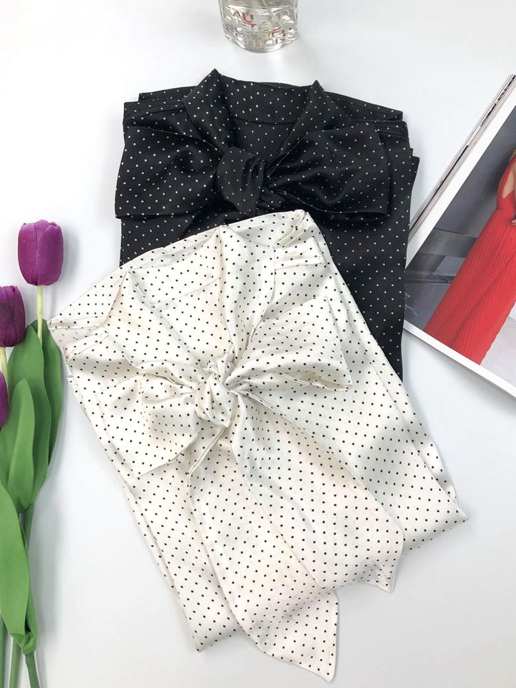 Women' Blouses & Shirts Small Polka Dot Big Streamer Shirt Soft Silhouette Long Sleeve ShirtWomen, Black -white dots
Women' Blouses & Shirts Small Polka Dot Big Streamer Shirt Soft Silhouette Long Sleeve ShirtWomen, Black -white dots