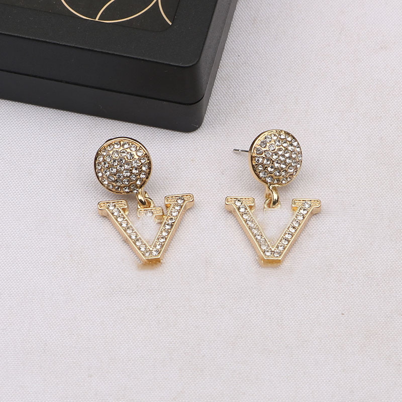 New Style Stud 18K Gold Plated 925 Silver Luxury Brand Designers Letters Earrings Geometric Famous Women Crystal Rhinestone Pearl Earring Wedding Party Jewerlry
New Style Stud 18K Gold Plated 925 Silver Luxury Brand Designers Letters Earrings Geometric Famous Women Crystal Rhinestone Pearl Earring Wedding Party Jewerlry