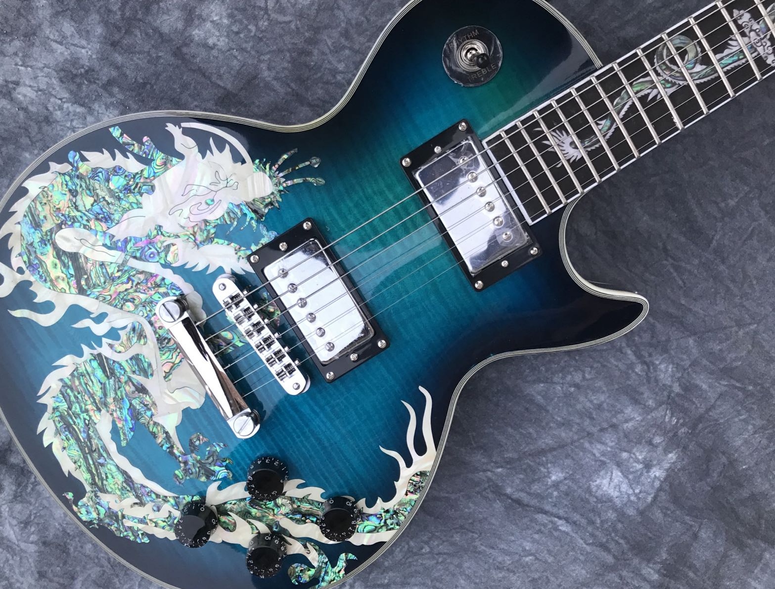 Limited LP Electric Guitar Body Mahogany Flame Maple Choi bei pattern dragon Inlay Support Custom
Limited LP Electric Guitar Body Mahogany Flame Maple Choi bei pattern dragon Inlay Support Custom