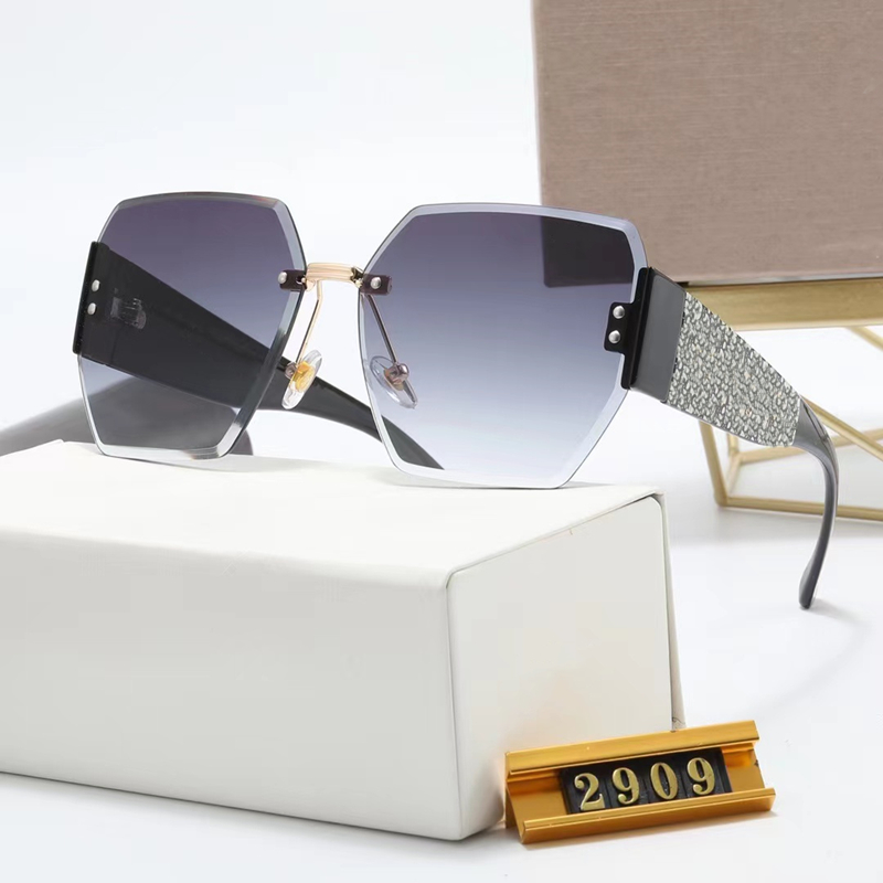 Top Quality Eyewear Fashion Women Oversize Sunglasses Designers with Box Gradient Plastic Female Sun Glasses UV400 lentes de sol mujer
Top Quality Eyewear Fashion Women Oversize Sunglasses Designers with Box Gradient Plastic Female Sun Glasses UV400 lentes de sol mujer