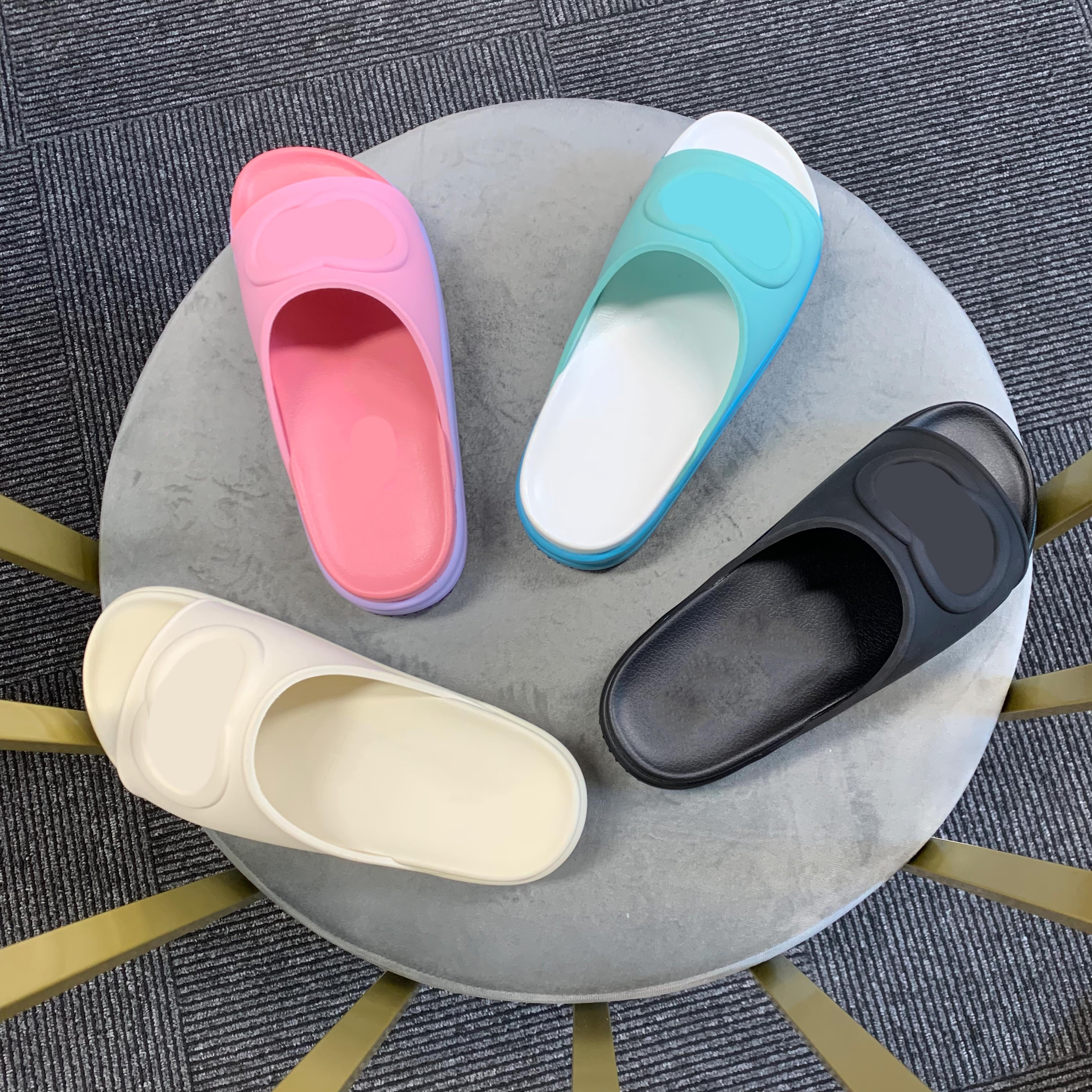 2022 Women slide sandal with Interlocking Slippers Summer Fashion Design women Rubber Soft Sole home beach size 35-45
2022 Women slide sandal with Interlocking Slippers Summer Fashion Design women Rubber Soft Sole home beach size 35-45