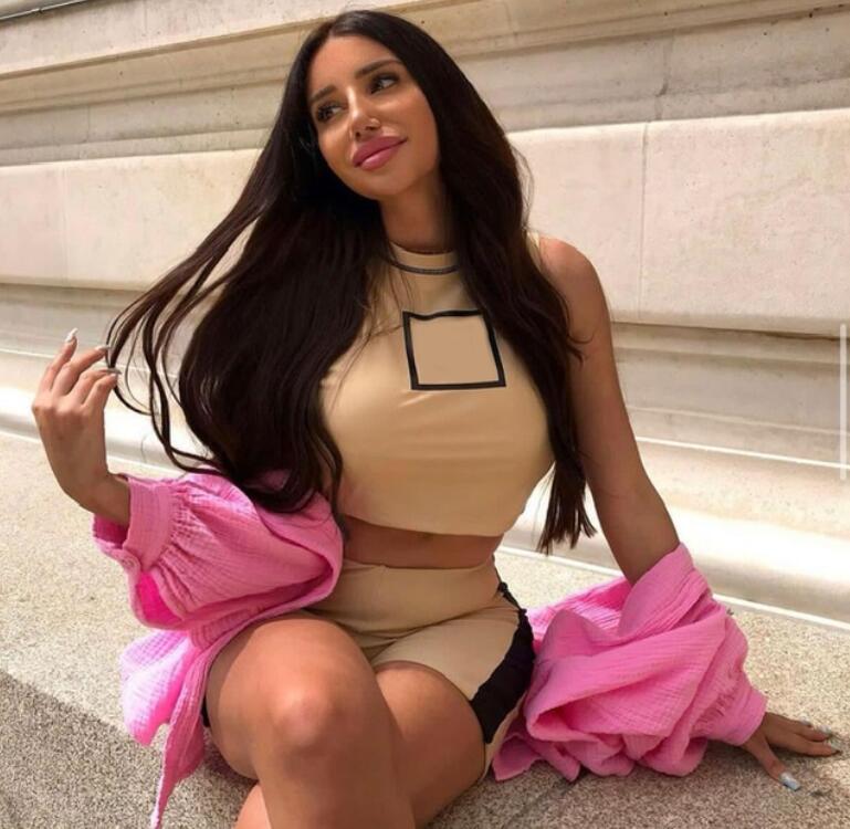 2022 New designer high-end women tracksuits Running Yoga Women' Tracksuits luxury sexy C-letter print sleeveless high collar classic color match, Customize
2022 New designer high-end women tracksuits Running Yoga Women' Tracksuits luxury sexy C-letter print sleeveless high collar classic color match, Customize