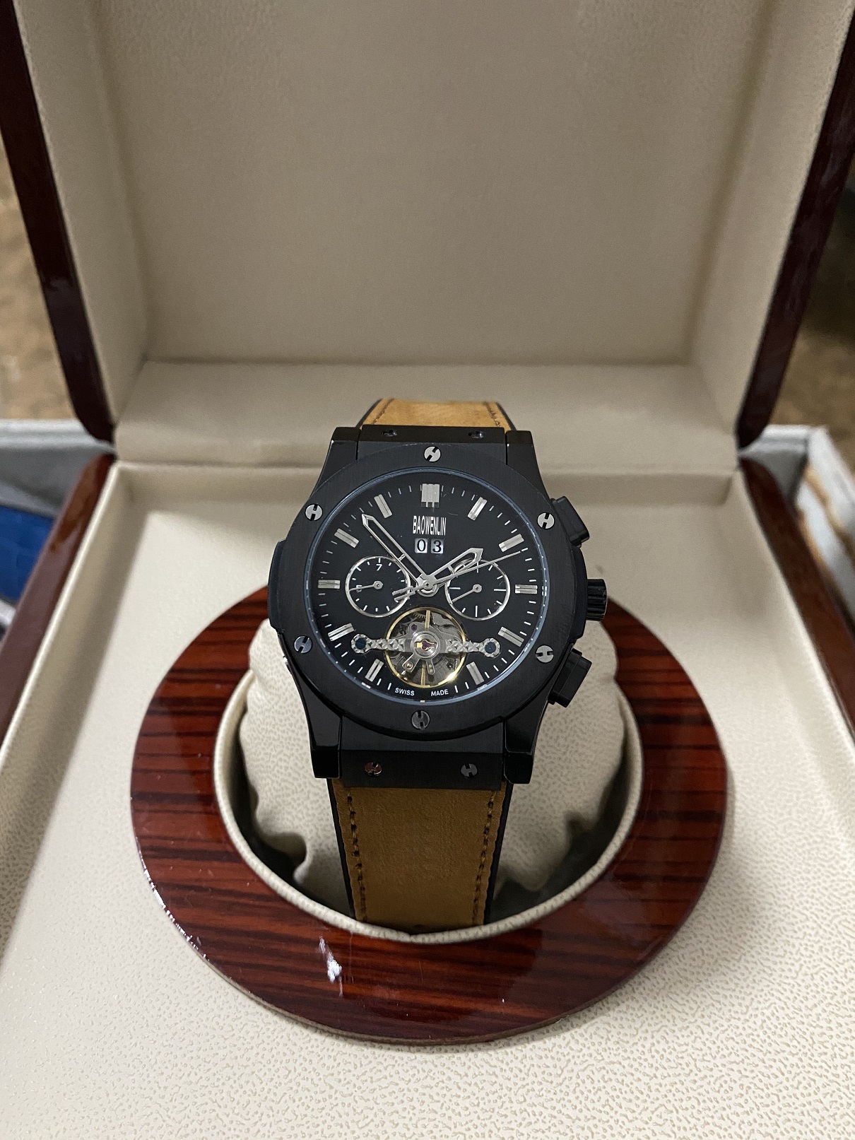 Nen Mens Automatic Mechanical Classic Watches With Blue Fashion Dial 42mm Coffee Colored Frosted Leather Stainless steel Black Designer Watch montre de luxe, Carton
Nen Mens Automatic Mechanical Classic Watches With Blue Fashion Dial 42mm Coffee Colored Frosted Leather Stainless steel Black Designer Watch montre de luxe, Carton