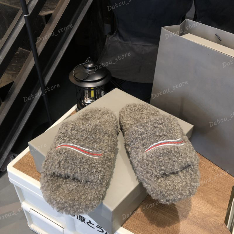 Luxurys Designers Slippers Winter Fluffy Sandals Womens Casual Flat Slides Indoor Mens Flip Flops Designer Shoes Teddy Furry Slipper Sliders, Extra cost
Luxurys Designers Slippers Winter Fluffy Sandals Womens Casual Flat Slides Indoor Mens Flip Flops Designer Shoes Teddy Furry Slipper Sliders, Extra cost