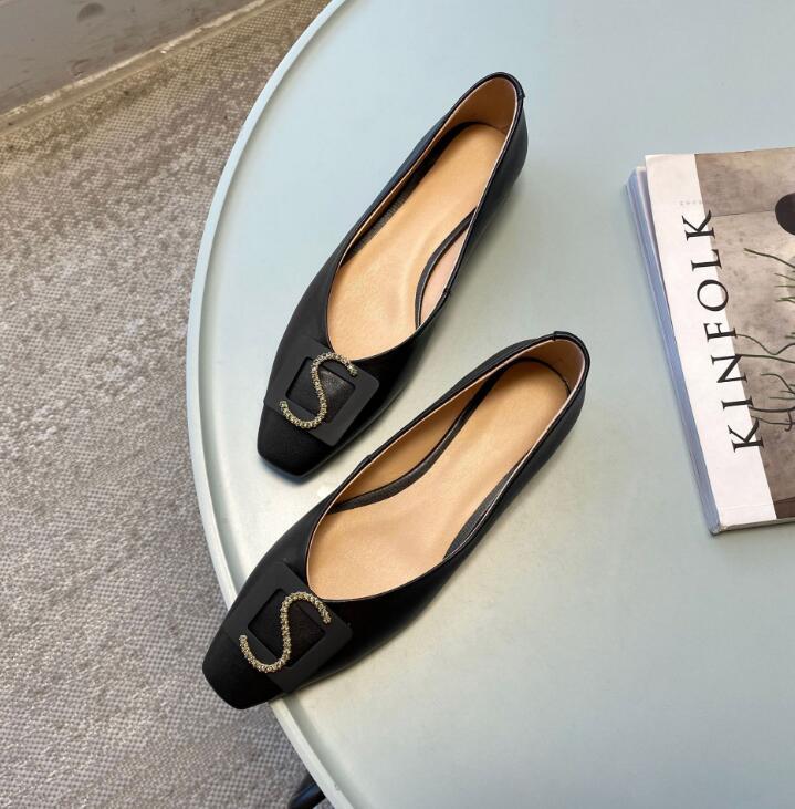 Spring Slippers 2022 new low square heel head OP15 metal buckle shallow mouth fashion single shoe European and American simple fashion women shoes, Mode other model contact with us
Spring Slippers 2022 new low square heel head OP15 metal buckle shallow mouth fashion single shoe European and American simple fashion women shoes, Mode other model contact with us