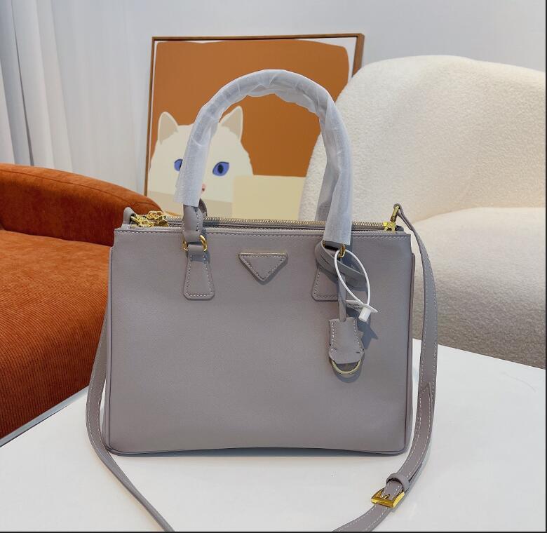 2023 Designer Handbags Shoppers Tote Luxury Brand New Brown Shoulderbag Handbag Shoulder Fashion Bags Women Bag Diagonal Bag Genuine Leather, Red
2023 Designer Handbags Shoppers Tote Luxury Brand New Brown Shoulderbag Handbag Shoulder Fashion Bags Women Bag Diagonal Bag Genuine Leather, Red