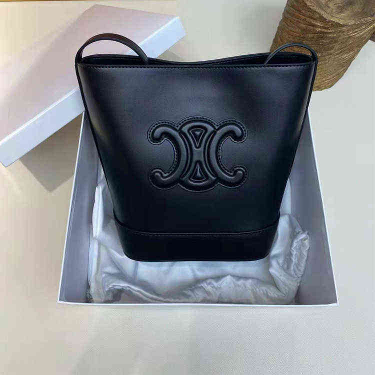 Factory Direct Sale New Brand Ladies Bags Wholesale Portable Women's Leather Large Capacity Fashionable Bucket Single Shoulder Diagonal, White
Factory Direct Sale New Brand Ladies Bags Wholesale Portable Women's Leather Large Capacity Fashionable Bucket Single Shoulder Diagonal, White