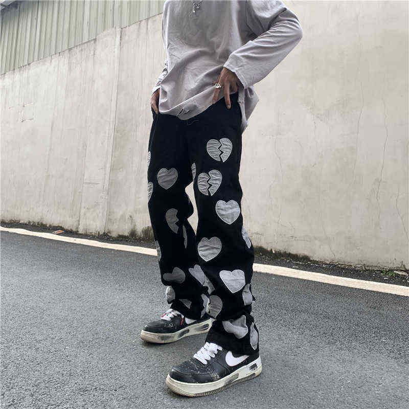 Design Heart Patch Men Black Jeans Korean Fashion Baggy Hip-hop Vintage Denim Trousers Harajuku Street Straight Wide Leg Pants T220803
Design Heart Patch Men Black Jeans Korean Fashion Baggy Hip-hop Vintage Denim Trousers Harajuku Street Straight Wide Leg Pants T220803