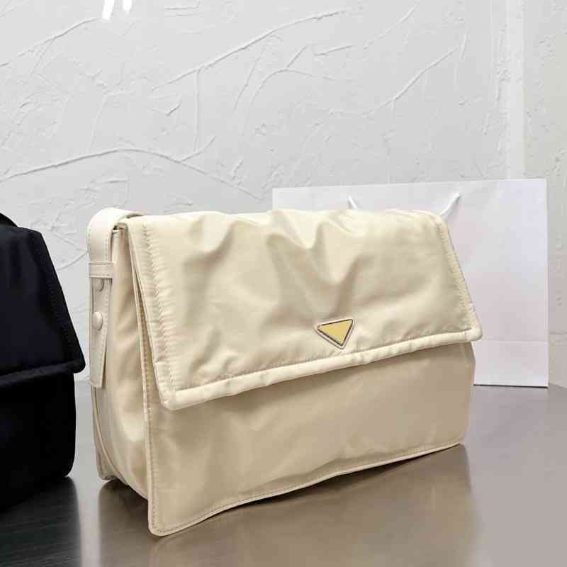 Evening Bag Pbag Triangle logo Messenger Bag Unisex High Capacity Handbag Shoulder Nylon Designer Crossbody Sports Purses 220414, Black
Evening Bag Pbag Triangle logo Messenger Bag Unisex High Capacity Handbag Shoulder Nylon Designer Crossbody Sports Purses 220414, Black
