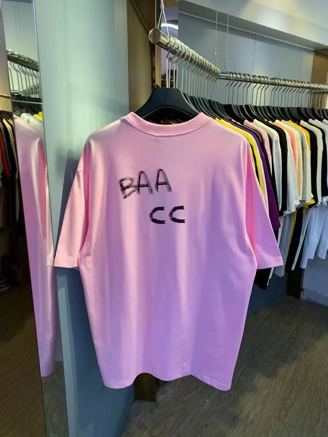 Summer Mens Designer T Shirt Casual Man Womens Tees With Letters Print Luxury Short Sleeve Top Men
Summer Mens Designer T Shirt Casual Man Womens Tees With Letters Print Luxury Short Sleeve Top Men