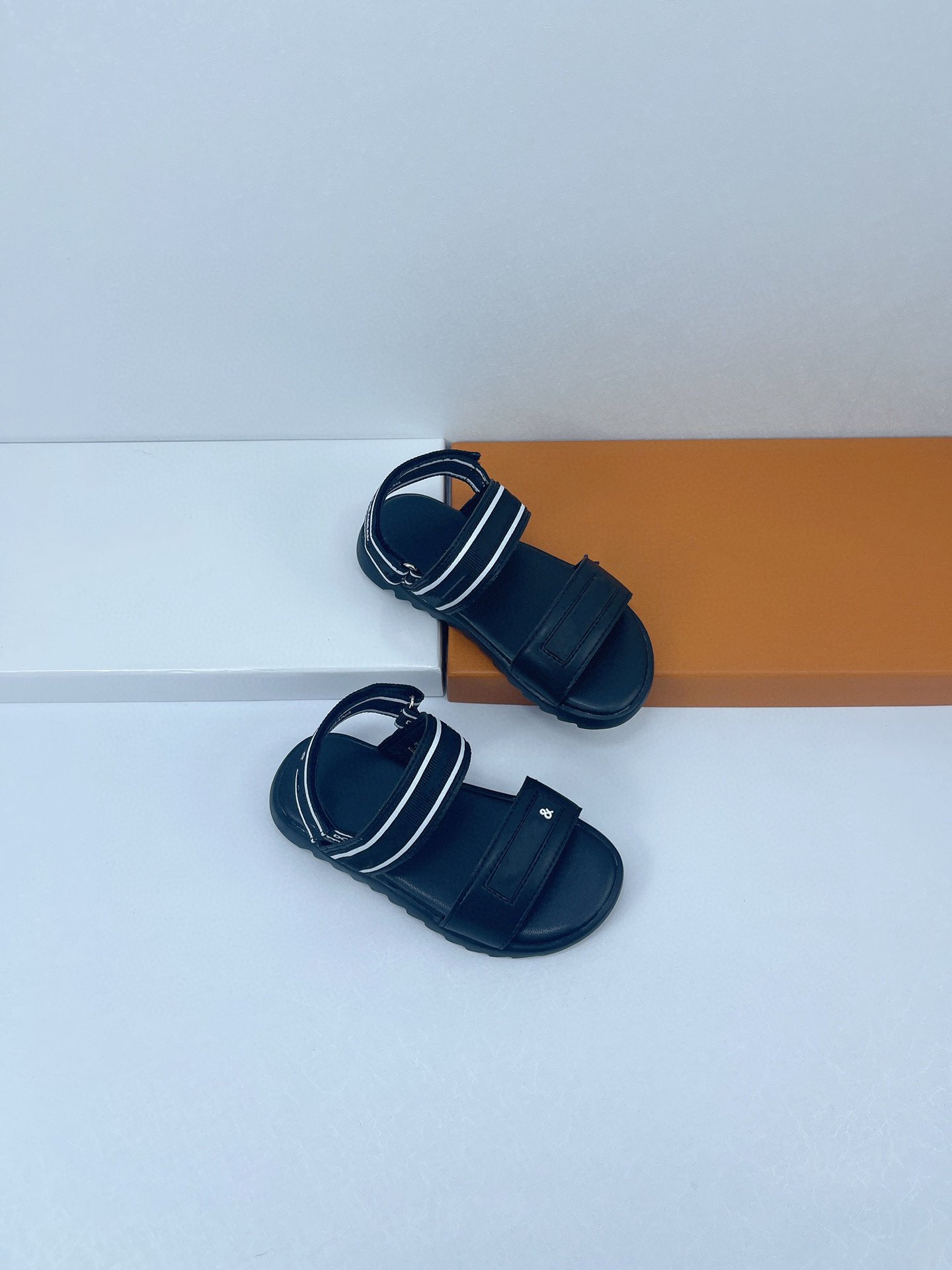 Summer Luxury Slippers Runner Men Women Sandal pink black bule Sandals Womens Indoor Slide designers letters Kid designer fashion shoes boy girl baby sandal, Shipping pay
Summer Luxury Slippers Runner Men Women Sandal pink black bule Sandals Womens Indoor Slide designers letters Kid designer fashion shoes boy girl baby sandal, Shipping pay
