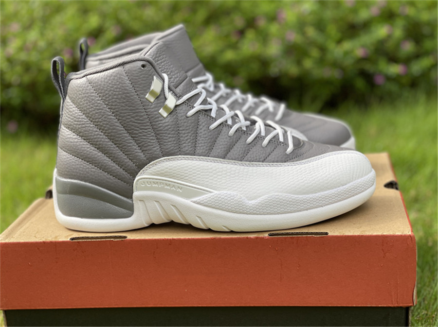 Hottest Authentic 12 Stealth Men Shoes White Cool Grey Metallic Silver 12S Real Carbon Fiber Outdoor Sports Sneakers With Original Box US7-13, Customize
Hottest Authentic 12 Stealth Men Shoes White Cool Grey Metallic Silver 12S Real Carbon Fiber Outdoor Sports Sneakers With Original Box US7-13, Customize