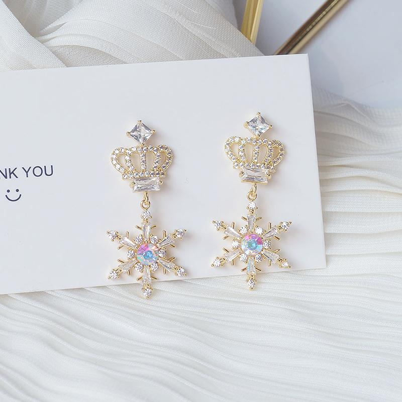 Stud Super Shine Luxurious Noble Top Quality Crystal CZ Crown Earring For Women Charm Cubic Zirconia Snowflake Earrings GiftStudStud
Stud Super Shine Luxurious Noble Top Quality Crystal CZ Crown Earring For Women Charm Cubic Zirconia Snowflake Earrings GiftStudStud