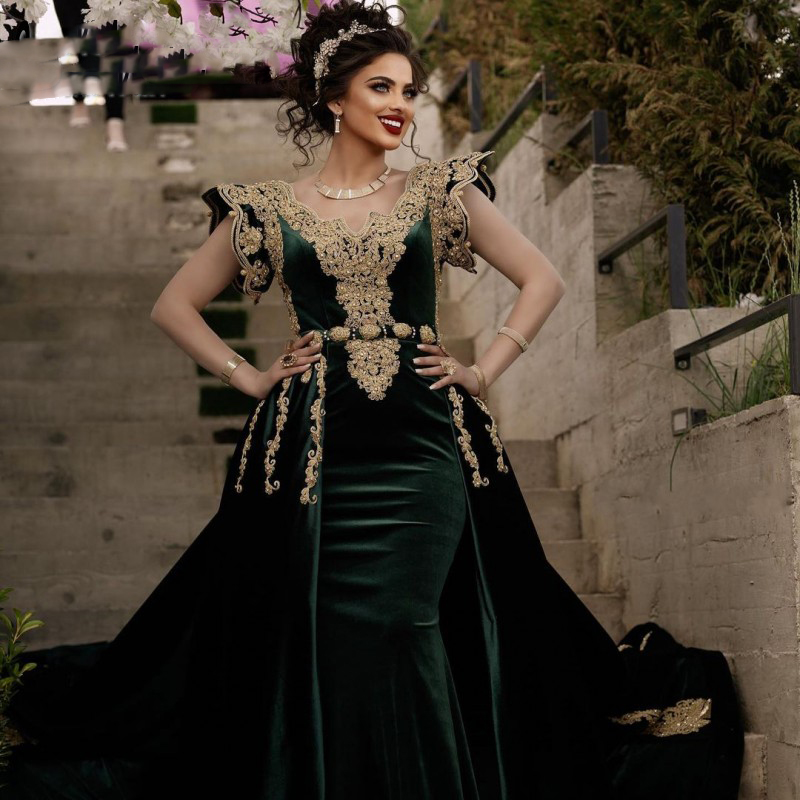 Elegant Turkey Kaftan Evening Dresses Hunter Green Velvet Long Formal Party Gowns Gold Appliques Beaded Prom Wear Arabic Dubai Long Special Occasion D