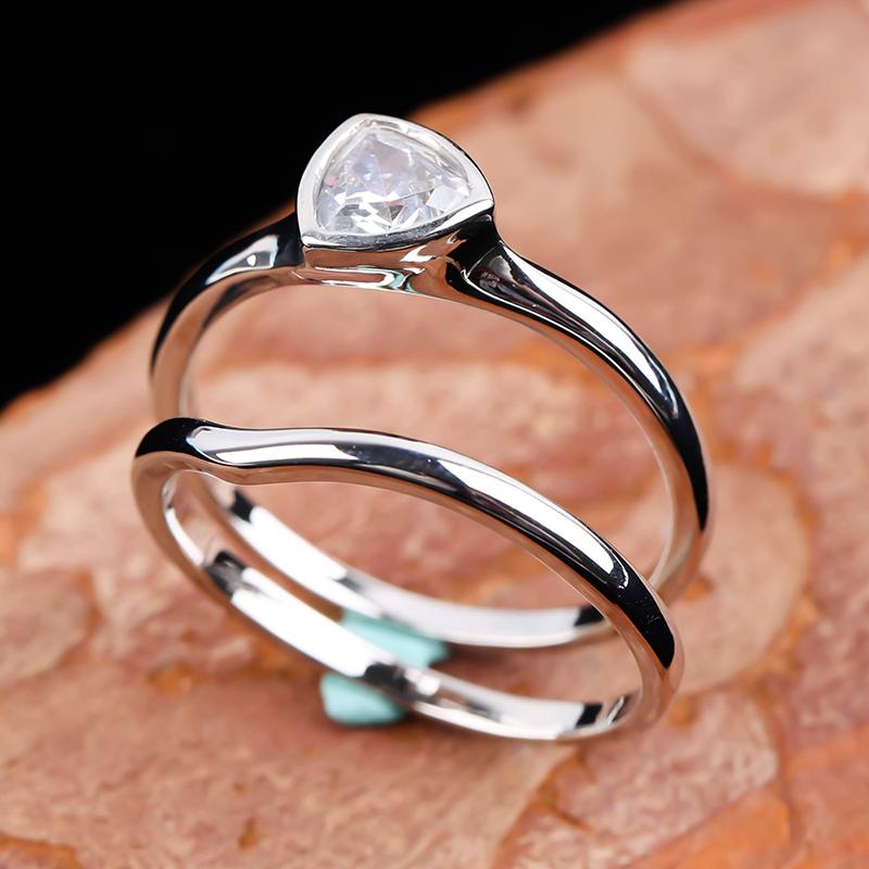 Cluster Rings 2pcs/set Silver Plated Triangle White CZ Stone Ring Simple Design Couple For Women Wedding Party Exquisite Jewelry O4M692Clust
Cluster Rings 2pcs/set Silver Plated Triangle White CZ Stone Ring Simple Design Couple For Women Wedding Party Exquisite Jewelry O4M692Clust