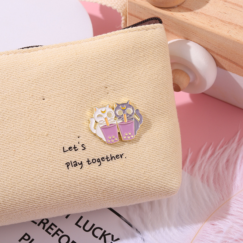 Women Alloy Gray White Cat Drinking Milk Tea Model Brooches Cartoon Animal Series Moon Enamel Clothes Buckle Badges Handbag Sweater Jeans Clothing Pins Accessories
Women Alloy Gray White Cat Drinking Milk Tea Model Brooches Cartoon Animal Series Moon Enamel Clothes Buckle Badges Handbag Sweater Jeans Clothing Pins Accessories