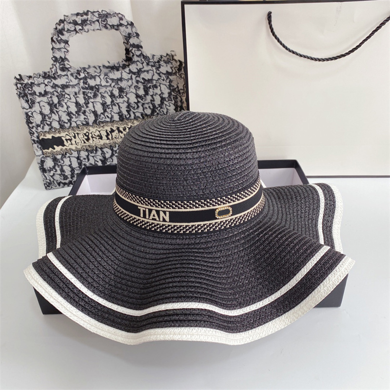 Luxury Womens Designer Ruffled Straw Hat Fashion Fisherman Sunhat For Men Woman Wide Brim Hats Summer Bucket Hat Outdoor Beach Hats, Box
Luxury Womens Designer Ruffled Straw Hat Fashion Fisherman Sunhat For Men Woman Wide Brim Hats Summer Bucket Hat Outdoor Beach Hats, Box