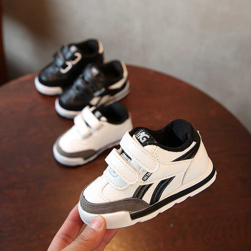 New children's Korean rubber soled sports shoes in spring small and middle school students' color matching soft soled shoes, Black
New children's Korean rubber soled sports shoes in spring small and middle school students' color matching soft soled shoes, Black