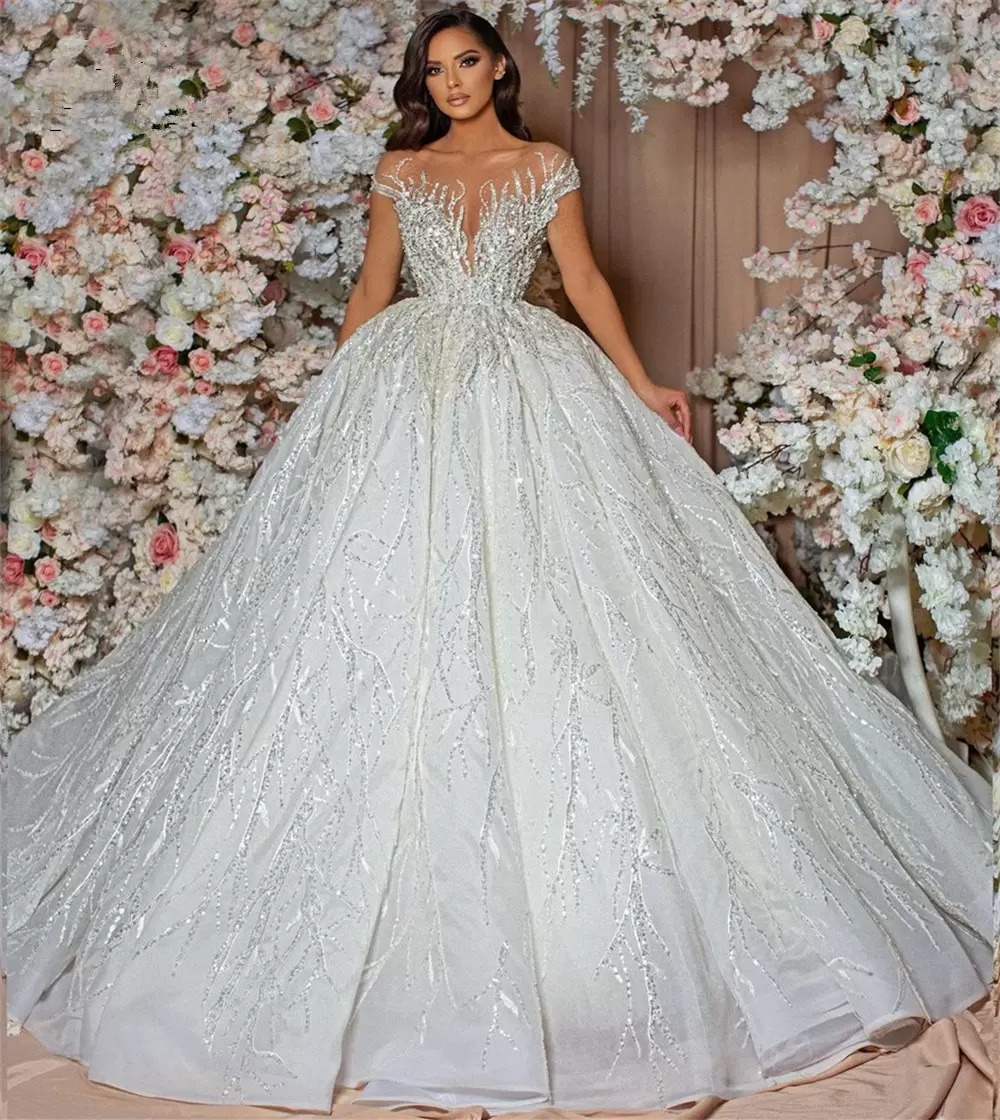 Luxury Princess Ball Gown Wedding Dresses Shiny Sequins Appliques V Neck Lace Up Sequins Satin Sleeveless Backless Floor Length Train Vintage Robes De