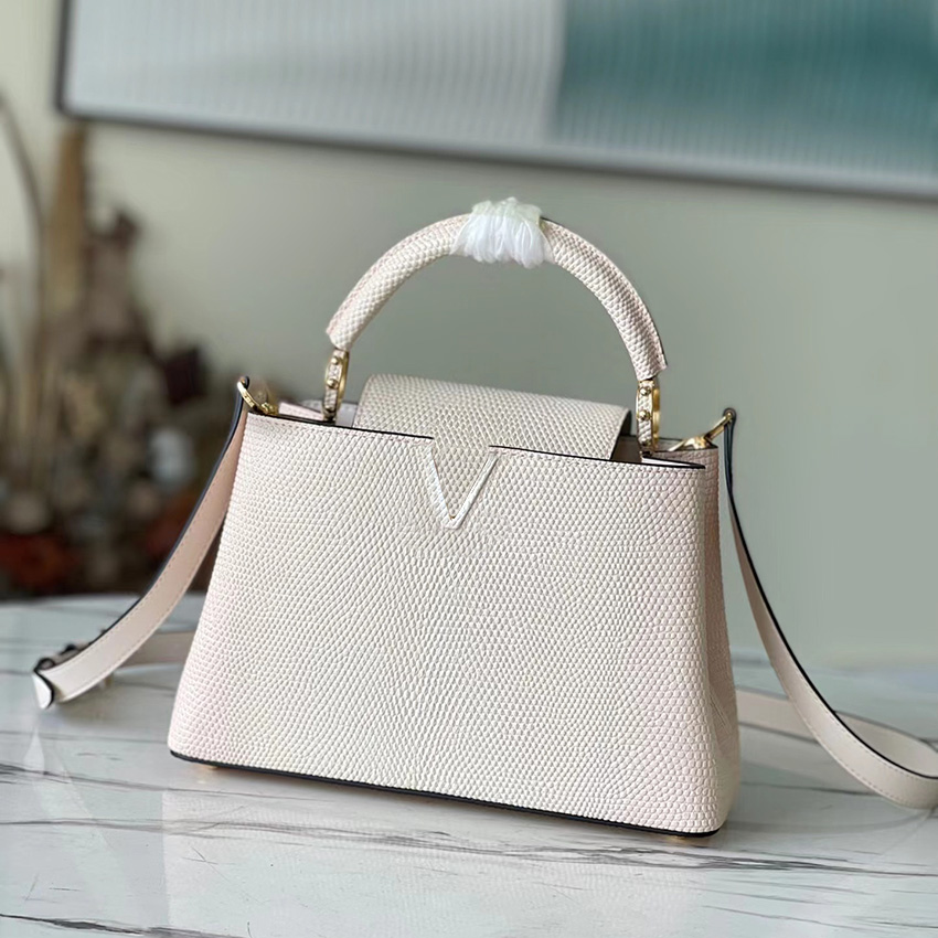 9A+ top quality designer shoulder bags 48865 Handmade Capu tote bag Cins V letter genunier leather handbags women clutch two size and many colors come with box, More color coustoms
9A+ top quality designer shoulder bags 48865 Handmade Capu tote bag Cins V letter genunier leather handbags women clutch two size and many colors come with box, More color coustoms