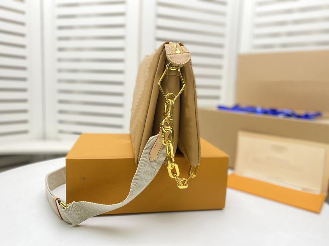 Luxurys COUSSIN Camel Shoulder Bag Woman Metal Chain Embossing Flower Luxurys Designers Hobo Cross body Bags Embossed Women Handbag
Luxurys COUSSIN Camel Shoulder Bag Woman Metal Chain Embossing Flower Luxurys Designers Hobo Cross body Bags Embossed Women Handbag