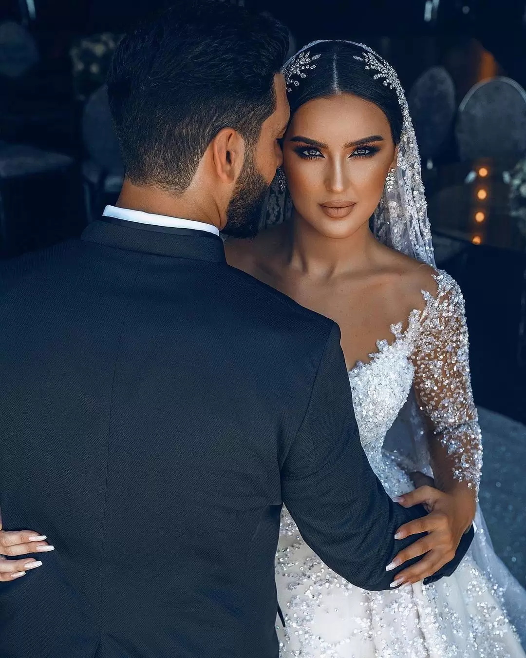 Luxurious Ball Gown Wedding Dresses Sexy Strapless Ruffles Backless Lace Long Sleeves V Neck Beads Sequins Appliques Diamonds Arabic Bridal Gowns