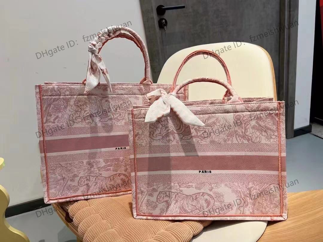 Famous designer ladies popular tote bag book letter striped print pattern handbag large capacity women's fashion shopping bag, Customize
Famous designer ladies popular tote bag book letter striped print pattern handbag large capacity women's fashion shopping bag, Customize