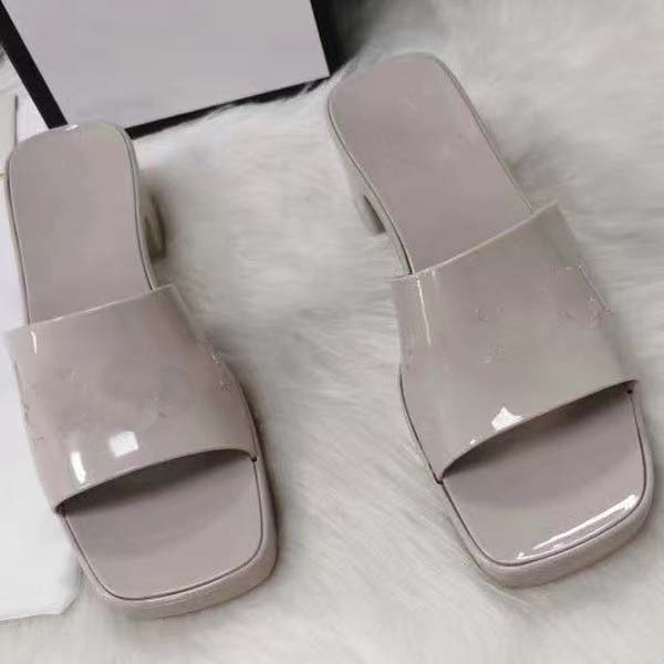 Fashion Designer Women Slippers Platform Sandals Quality High Heels Chunky Bottom Outdoor Beach Flip Flops Candy Colors Party Shoes Size 35-41 With box, White
Fashion Designer Women Slippers Platform Sandals Quality High Heels Chunky Bottom Outdoor Beach Flip Flops Candy Colors Party Shoes Size 35-41 With box, White