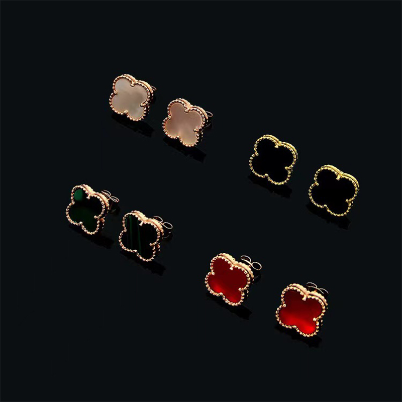 2022 Fashion Classic Stud Four Leaf Clover Earrings High Quality Natural Shell Red White Black Green Turquoise Designer Earring For Women
2022 Fashion Classic Stud Four Leaf Clover Earrings High Quality Natural Shell Red White Black Green Turquoise Designer Earring For Women