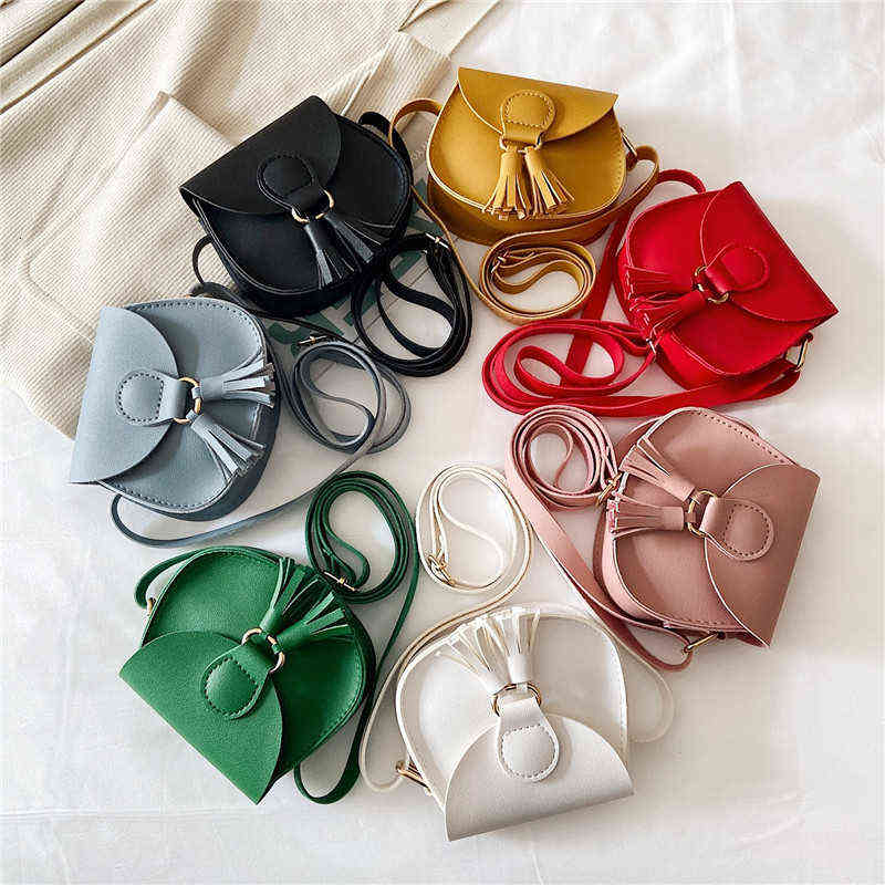 New mini children's bag Korean version lovely princess bag one shoulder straddle BABY BAG BABY tassel decoration Satchel, Black
New mini children's bag Korean version lovely princess bag one shoulder straddle BABY BAG BABY tassel decoration Satchel, Black