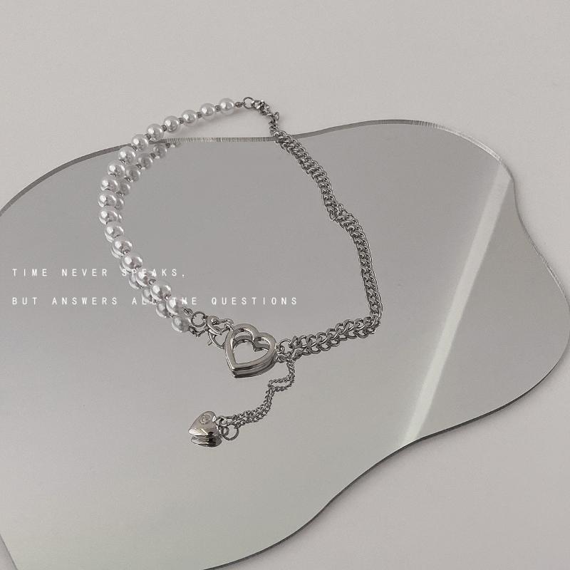 Chains Titanium Steel Hollow Love Pearl Splicing Necklace Female Ins Light Luxury Niche Simple Clavicle Chain Fashion Joker AccessoriesChain
Chains Titanium Steel Hollow Love Pearl Splicing Necklace Female Ins Light Luxury Niche Simple Clavicle Chain Fashion Joker AccessoriesChain