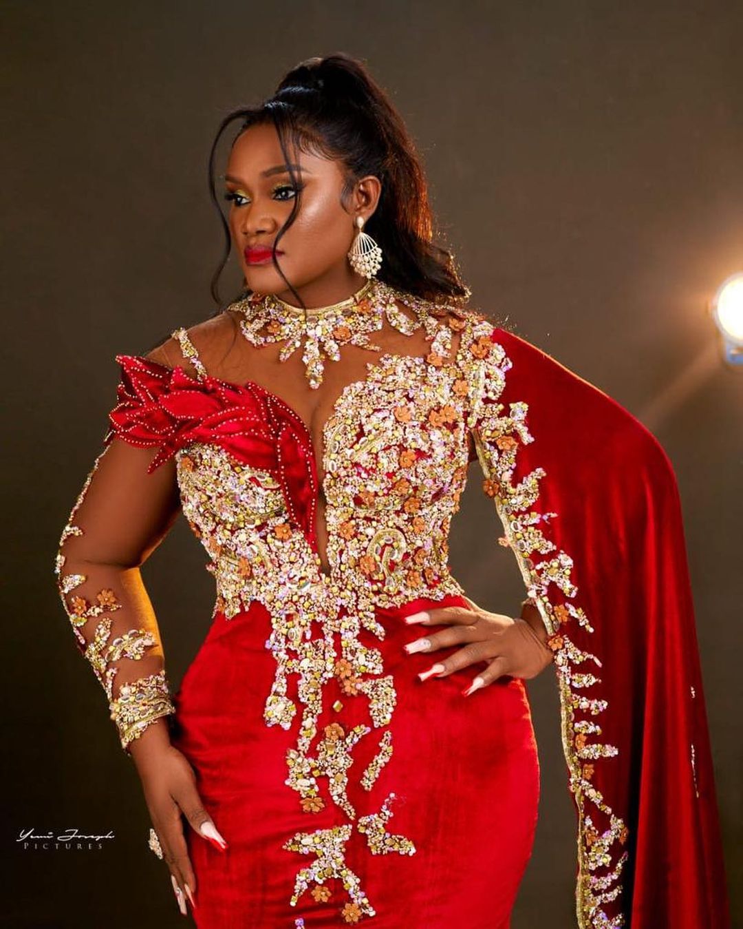 2022 Plus Size Arabic Aso Ebi Red Luxurious Prom Dresses Lace Beaded Crystals Evening Formal Party Second Reception Birthday Engagement Gowns Dress ZJ